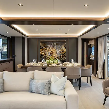 Luxusyacht Mallorca * Portals Nous (Mallorca)